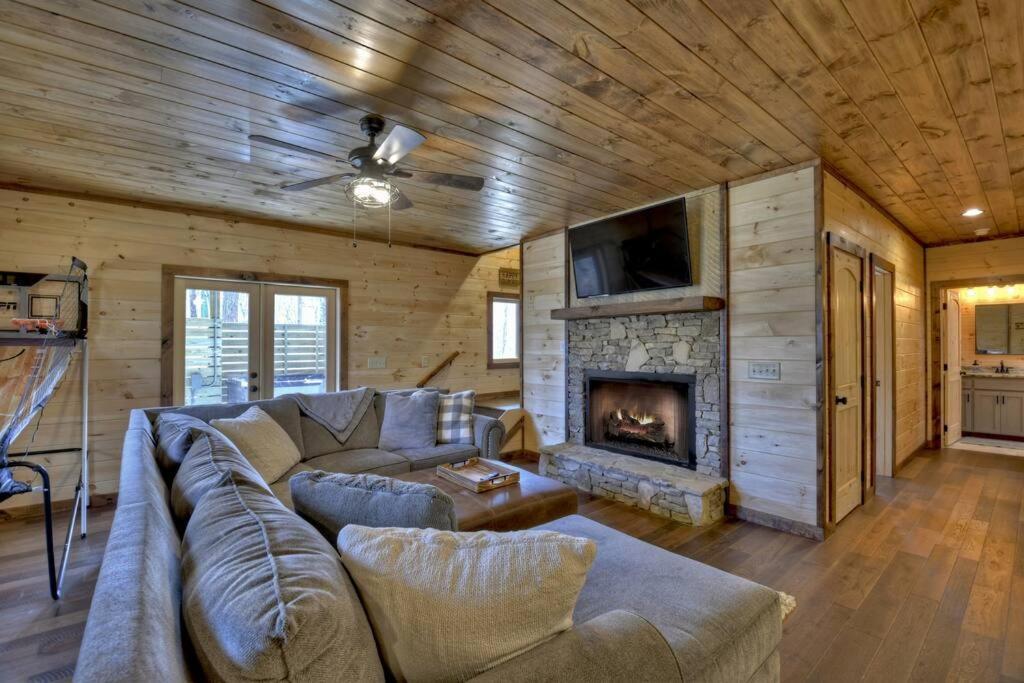 Rosewood Retreat - Hot Tub Fire Pit Pool Table Villa Blue Ridge Dış mekan fotoğraf